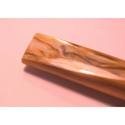 Akrylstang �16,5 mm Gullig/Hvid/M�rk. Beregnes pr. cm.