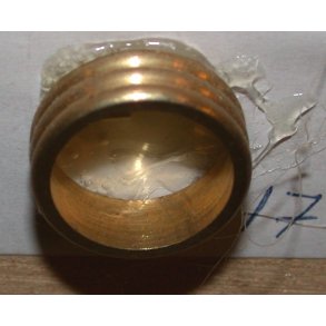 Ø16,5x6 mm Messingring, 3 bølger ½ mm over niveau